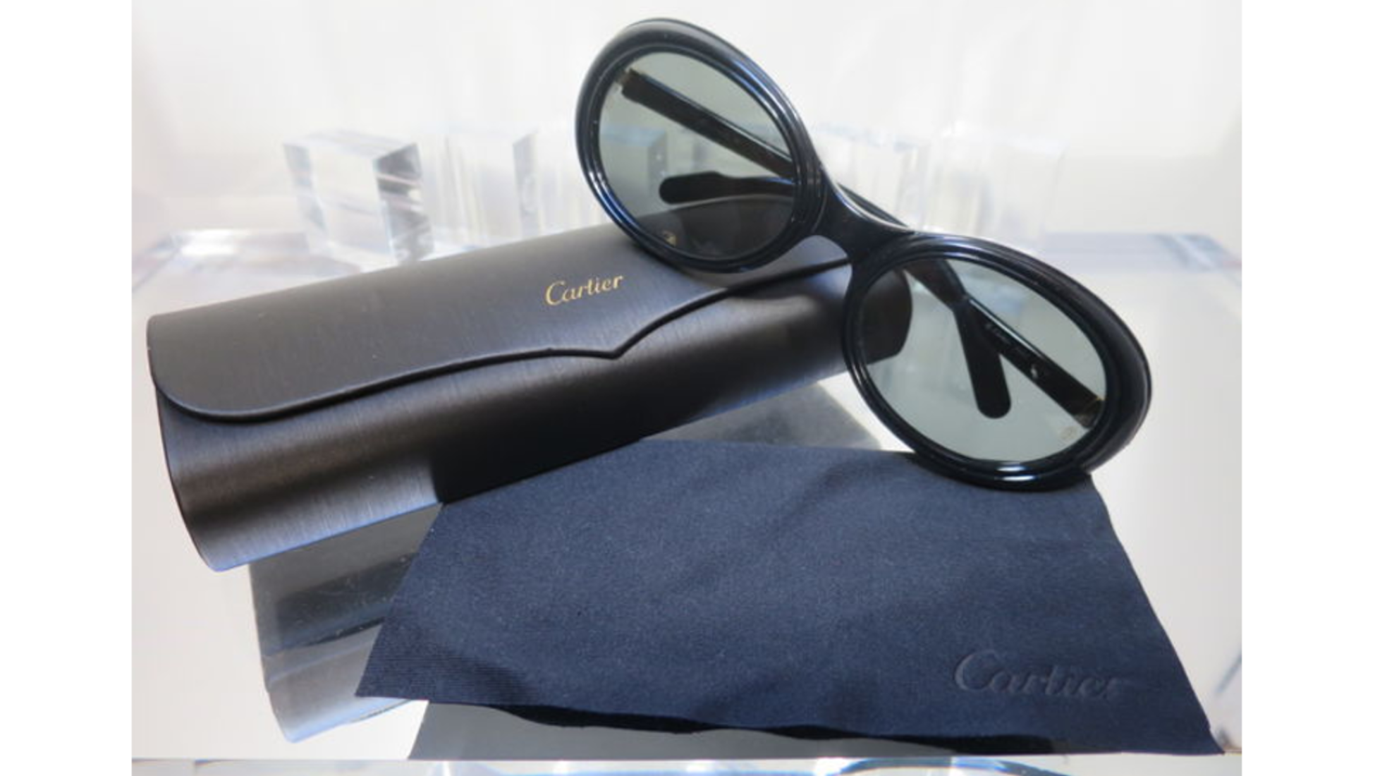Dior   ,   Cartier   и   COC   Вот лишь некоторые из замечательных солнцезащитных очков «кошачий глаз», которые теперь можно купить на аукционе